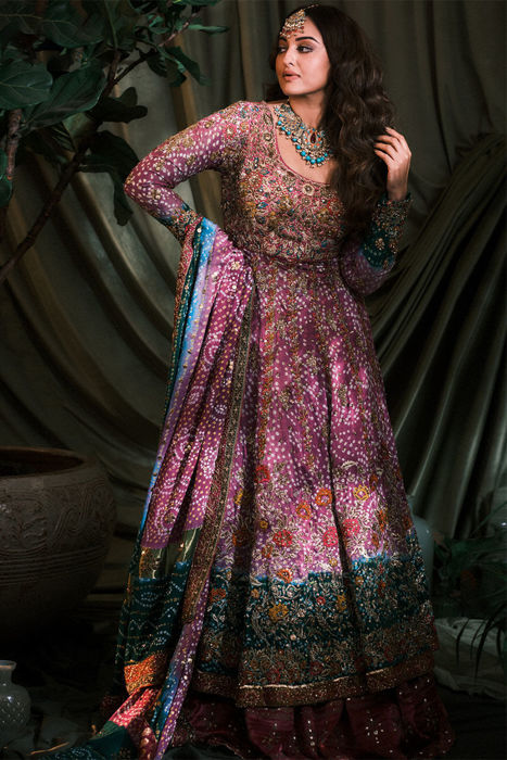 Sonakshi Sinha in Saman