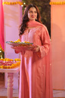 Picture of Hania Amir in Azalea